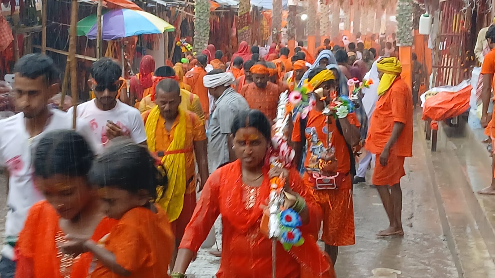 बोलबम जाते कांवरिया