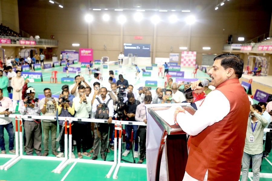 58वीं मप्र जूनियर स्टेट बैडमिंटन चैंपियनशिप के समापन समारोह को संबोधित करते हुए मुख्यमंत्री डॉ. मोहन यादव 58वीं मप्र जूनियर स्टेट बैडमिंटन चैंपियनशिप के समापन समारोह को संबोधित करते हुए मुख्यमंत्री डॉ. मोहन यादव