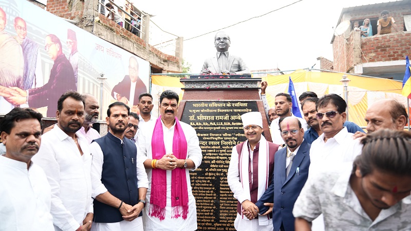 डॉ. भीमराव अंबेडकर की प्रतिमा का अनावरण