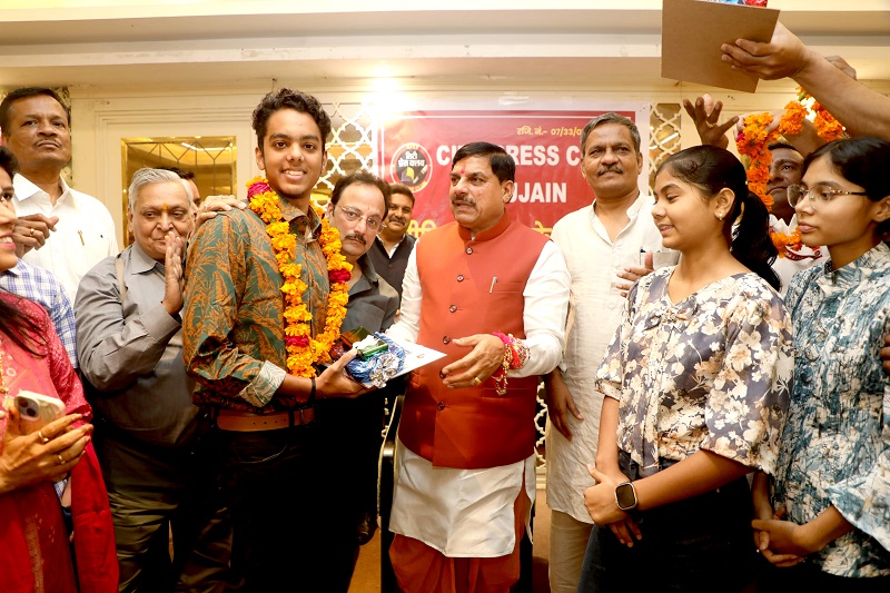 मुख्यमंत्री डॉ. मोहन यादव ने पत्रकारों के मेधावी बच्चों का किया सम्मान