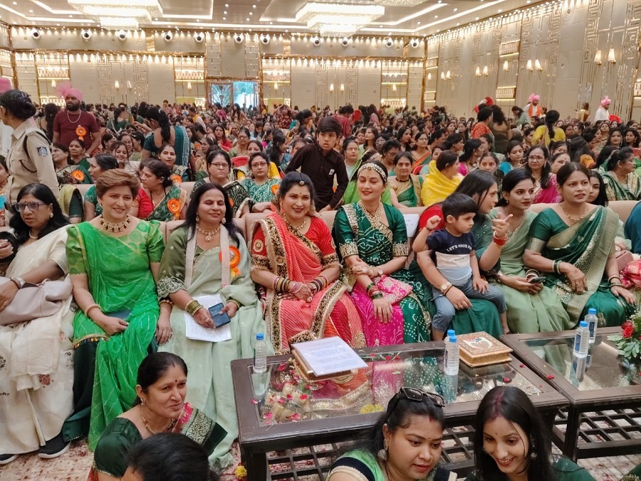 तीज उत्सव समारोह में शामिल हुईं राज्यमंत्री कृष्णा गौर तीज उत्सव समारोह में शामिल हुईं राज्यमंत्री कृष्णा गौर