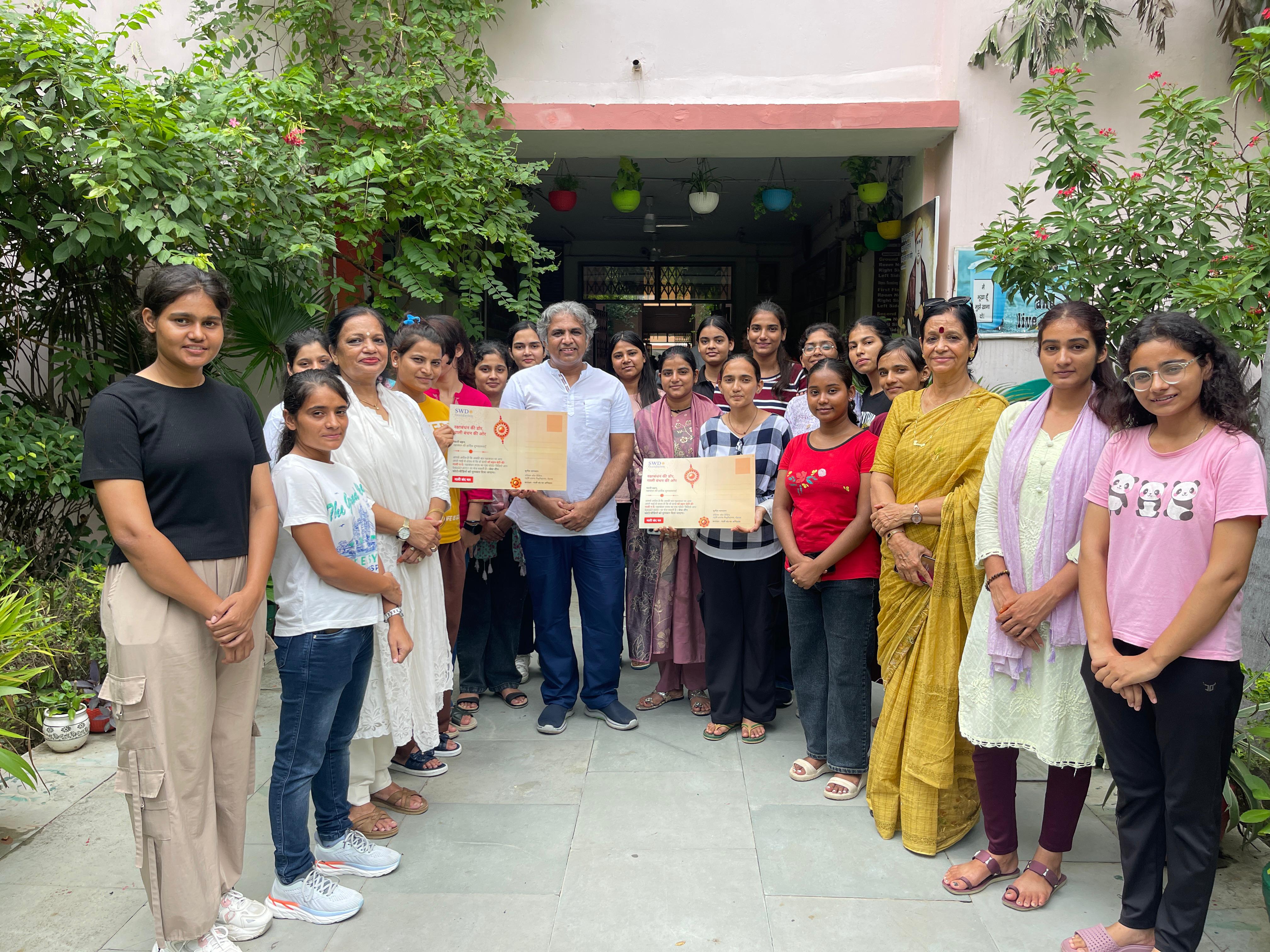 गाली बंद घर अभियान की शुरुआत करते मदवि के कुलपति राजबीर सिंह गाली बंद घर अभियान की शुरुआत करते मदवि के कुलपति राजबीर सिंह