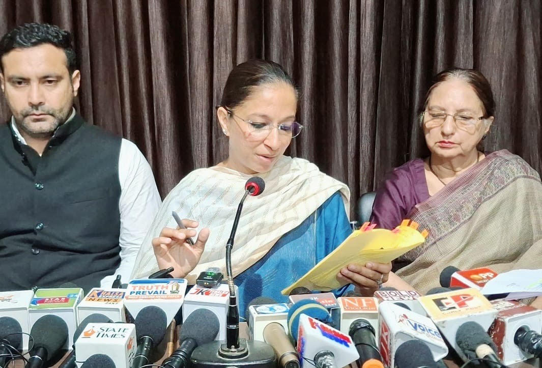 Jammu-Kashmir and Uttar Pradesh are leading in the country in terms of gun licenses, AAP spokesperson Appu Singh Salathia raised questions on issuing gun licenses despite a ban of five years