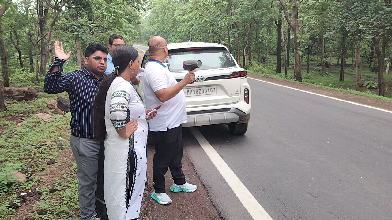 दमोह-सडक दुर्घटनाओं में कमी लाने 02 हॉट स्पॉट और 6 ब्लैक स्पॉट का लिया जायजा दमोह-सडक दुर्घटनाओं में कमी लाने 02 हॉट स्पॉट और 6 ब्लैक स्पॉट का लिया जायजा