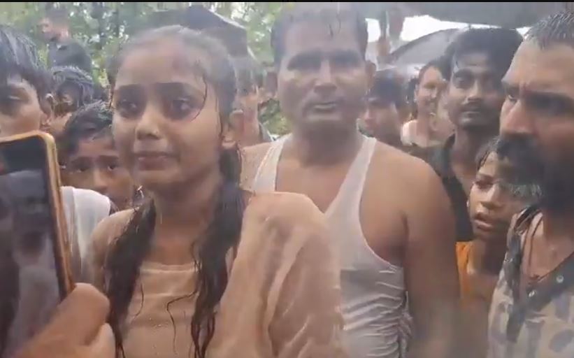 घटना के बाद रोती लड़की घटना के बाद रोती लड़की