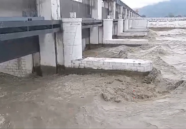 गंडक नदी में जल छाेड़ने के बाद की सथिति गंडक नदी में जल छाेड़ने के बाद की सथिति