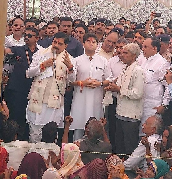 मुख्यमंत्री मोहन यादव व केंद्रीय संचार मंत्री सिंधिया ने किया बाढ़ प्रभावित इलाकों का संयुक्त निरीक्षण मुख्यमंत्री मोहन यादव व केंद्रीय संचार मंत्री सिंधिया ने किया बाढ़ प्रभावित इलाकों का संयुक्त निरीक्षण