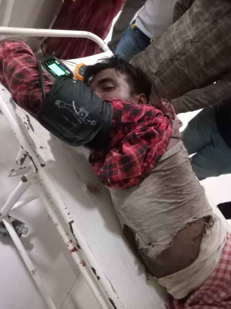 कर रहे कारगीर को लगा करंट, हालत गंभीर कर रहे कारगीर को लगा करंट, हालत गंभीर
