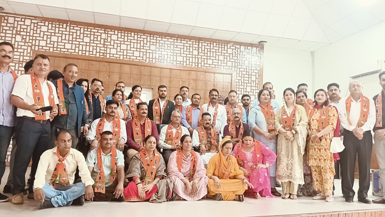 मंडी जिला भाजपा की नवनिर्वाचित कार्यकारिणी। मंडी जिला भाजपा की नवनिर्वाचित कार्यकारिणी।