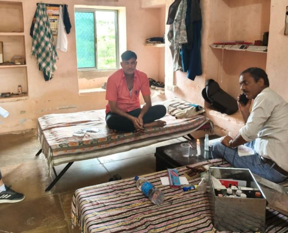 खमनोर थाने के रीडर को 20 हजार की रिश्वत लेते रंगे हाथों पकड़ा खमनोर थाने के रीडर को 20 हजार की रिश्वत लेते रंगे हाथों पकड़ा