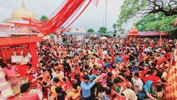 अरेराज मंदिर में जुटे श्रद्धालु अरेराज मंदिर में जुटे श्रद्धालु