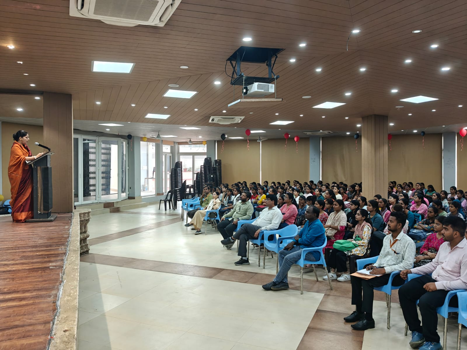 राज्य महिला आयोग की उपाध्यक्ष ने नवप्रवेशित विद्यार्थियों के साथ किया संवाद* राज्य महिला आयोग की उपाध्यक्ष ने नवप्रवेशित विद्यार्थियों के साथ किया संवाद*