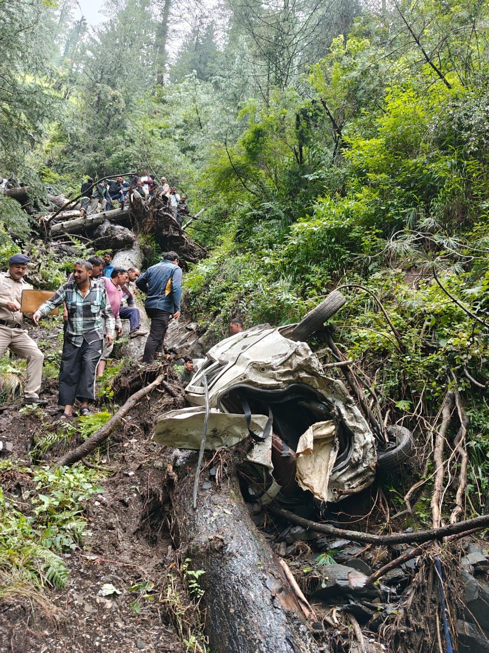 दुर्घटनाग्रसत कार दुर्घटनाग्रसत कार