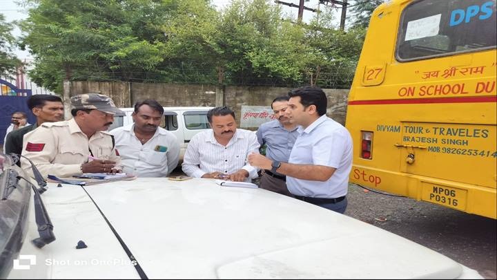 स्कूली बसों की जाँच के लिए विशेष अभियान स्कूली बसों की जाँच के लिए विशेष अभियान