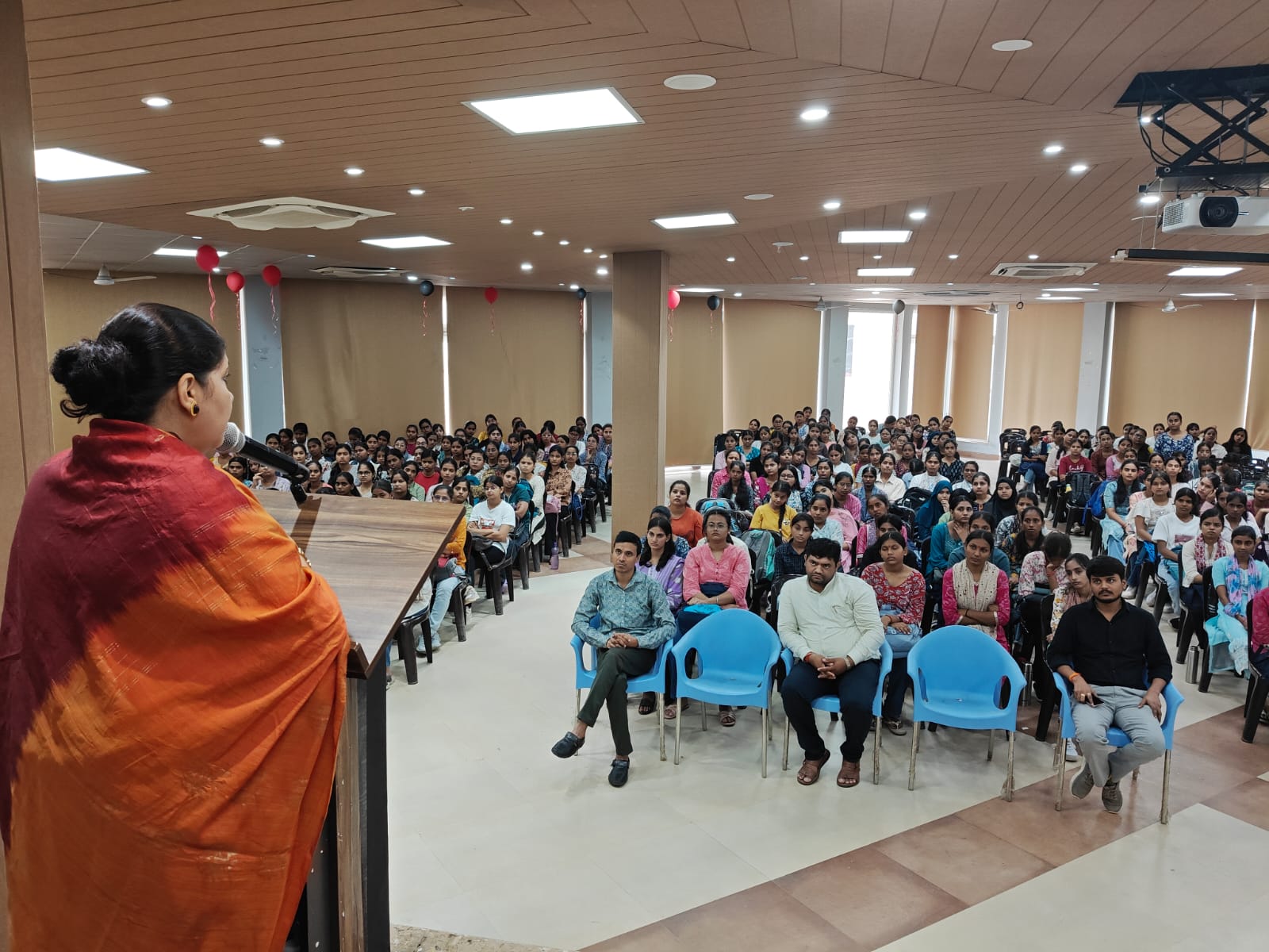 राज्य महिला आयोग की उपाध्यक्ष ने नवप्रवेशित विद्यार्थियों के साथ किया संवाद* राज्य महिला आयोग की उपाध्यक्ष ने नवप्रवेशित विद्यार्थियों के साथ किया संवाद*
