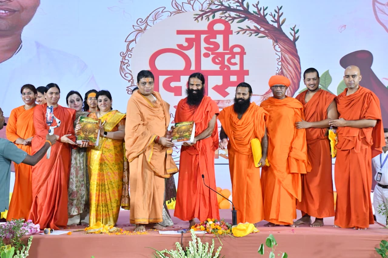 आचार्य बालकृष्ण का जन्मोत्सव आचार्य बालकृष्ण का जन्मोत्सव