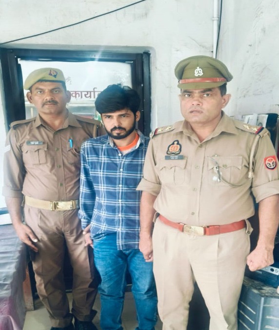 पुलिस की गिरफ्त में आरोपी पति पुलिस की गिरफ्त में आरोपी पति