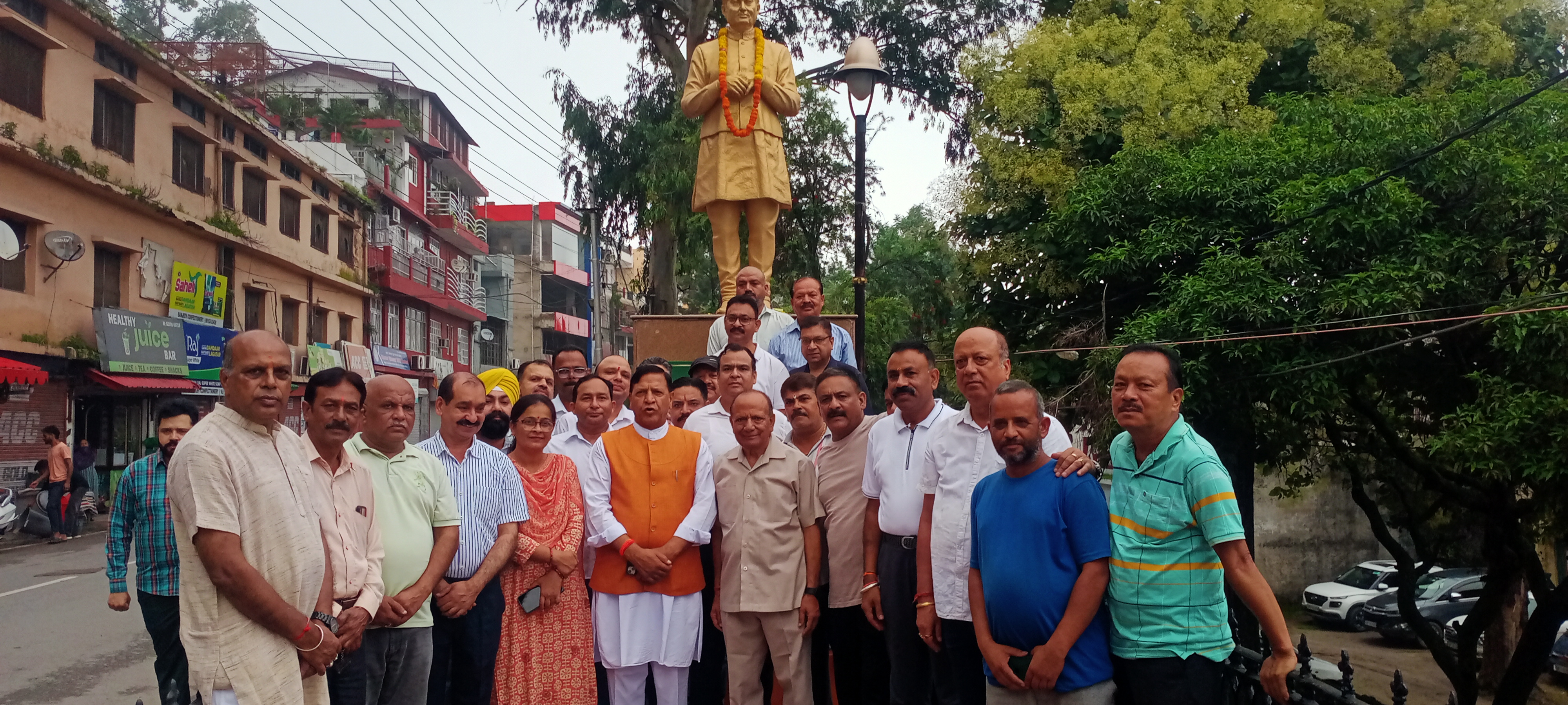 हिमाचल निर्माता डॉ वाईएस परमार की जयंती,भाजपा प्रदेश अध्यक्ष ने अर्पित किए श्रद्धा सुमन