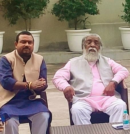गुरूजी के साथ कैलाश यादव