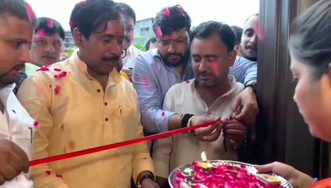 रेस्टोरेंट का उद्घाटन करते मंत्री अनिल राजभर (वीडियो से ली गई फोटो) रेस्टोरेंट का उद्घाटन करते मंत्री अनिल राजभर (वीडियो से ली गई फोटो)
