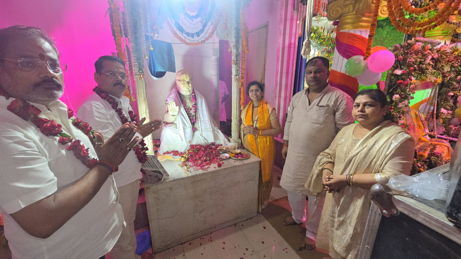 पूर्व सांसद विश्वनाथ दास काे अर्पित किया श्रद्धासुमन