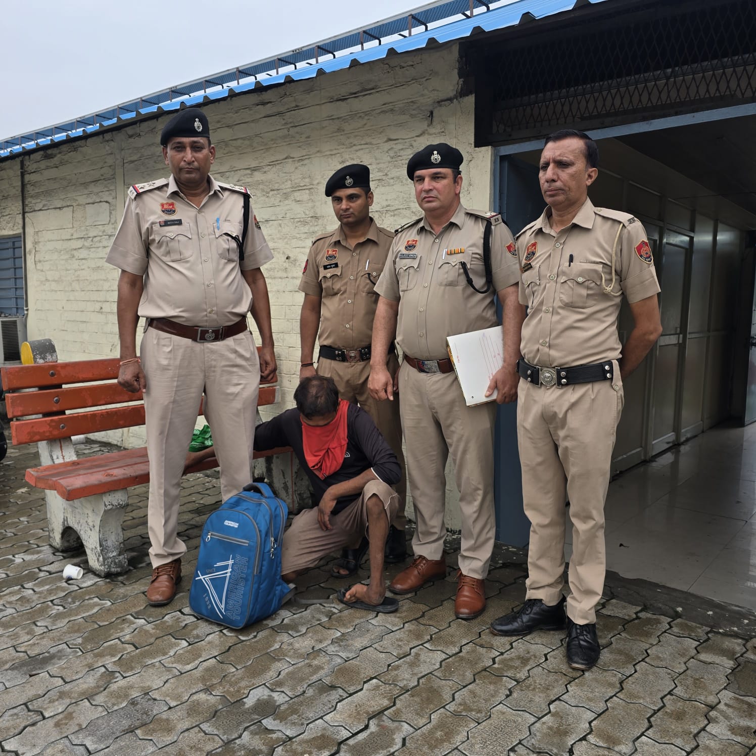 यमुनानगर में जीआरपी द्वारा काबू किया दिव्यांग तस्कर यमुनानगर में जीआरपी द्वारा काबू किया दिव्यांग तस्कर