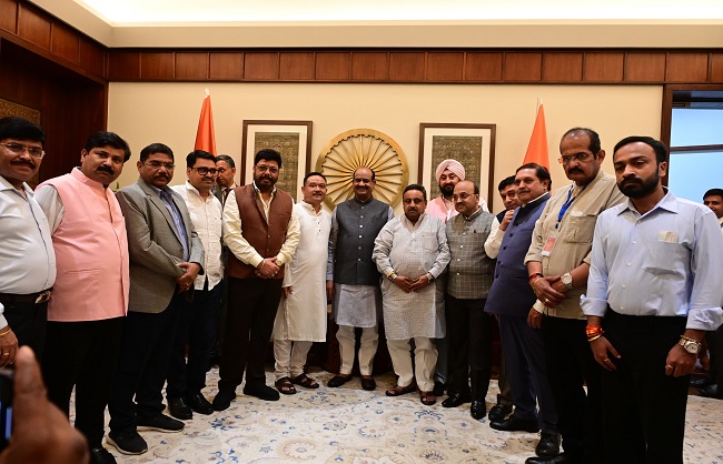 कैट के कारोबारियों के संबोधित करते हुए लोकसभा के अध्यक्ष ओम बिड़ला कैट के कारोबारियों के संबोधित करते हुए लोकसभा के अध्यक्ष ओम बिड़ला
