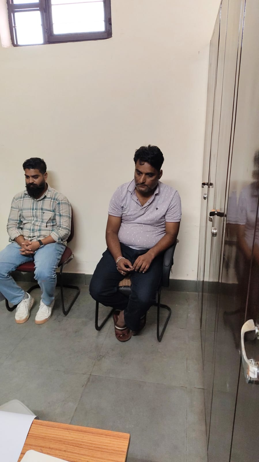 नगर परिषद के सभापति के लिए कनिष्ठ सहायक एवं प्राइवेट व्यक्ति तीस हजार रुपये की रिश्वत लेते गिरफ्तार नगर परिषद के सभापति के लिए कनिष्ठ सहायक एवं प्राइवेट व्यक्ति तीस हजार रुपये की रिश्वत लेते गिरफ्तार