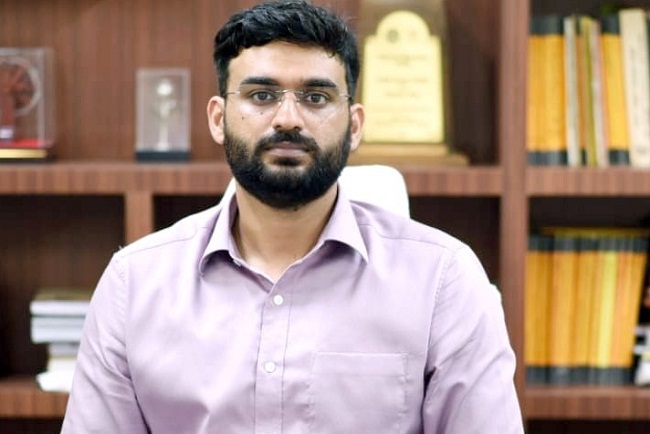 नीमच जिला कलेक्‍टर हिमांशु चंद्रा
