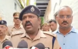 घटना स्थल पर एसएसपी जानकारी देते हुए घटना स्थल पर एसएसपी जानकारी देते हुए