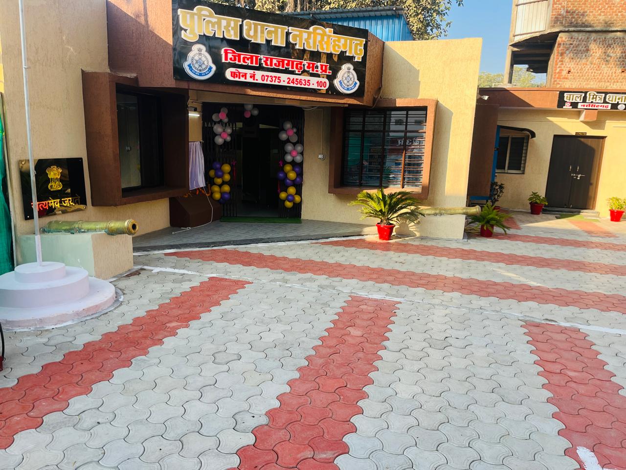 नरसिंहगढ़ मेले में मिली, पुलिस ने किया परिजनों के सुपुर्द