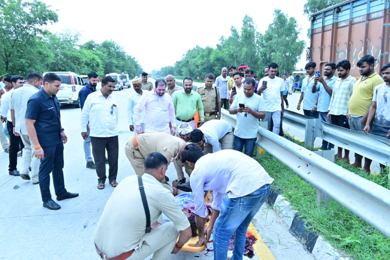 घटनास्थल पर पहुंचे प्रभारी मंत्री की फोटो घटनास्थल पर पहुंचे प्रभारी मंत्री की फोटो
