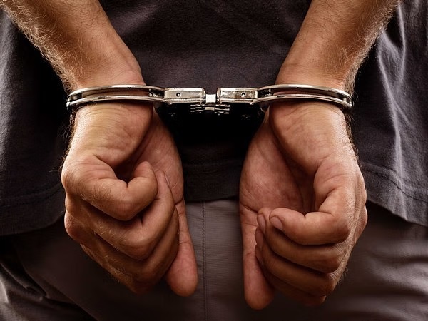हनीट्रैप में फंसाने की धमकी देकर मारपीट कर रुपयों की डिमांड करने वाले चढ़े पुलिस के हत्थे हनीट्रैप में फंसाने की धमकी देकर मारपीट कर रुपयों की डिमांड करने वाले चढ़े पुलिस के हत्थे