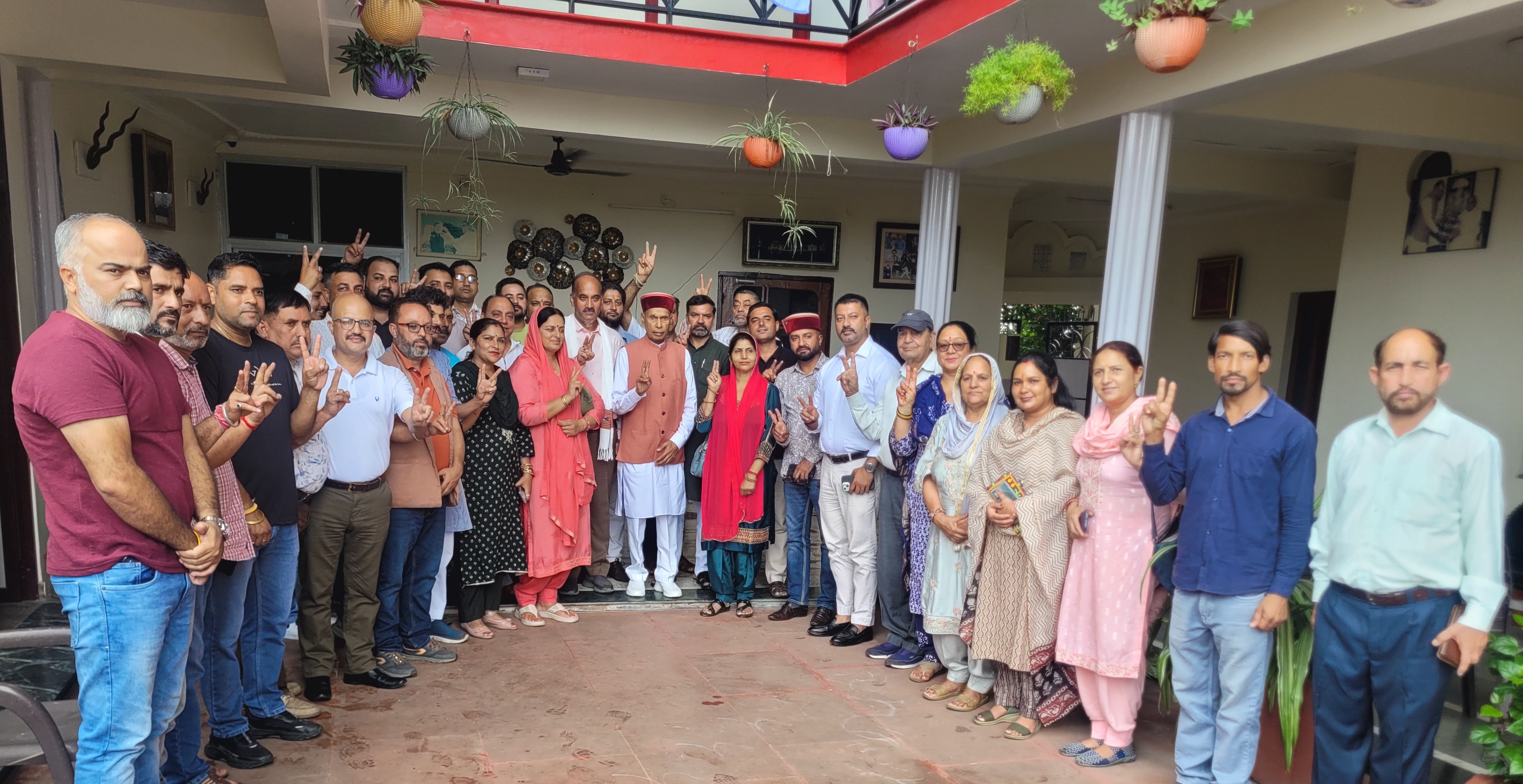 पूर्व मुख्यमंत्री प्रो. प्रेम कुमार धूमल के प्रति आभार व्यक्त किया