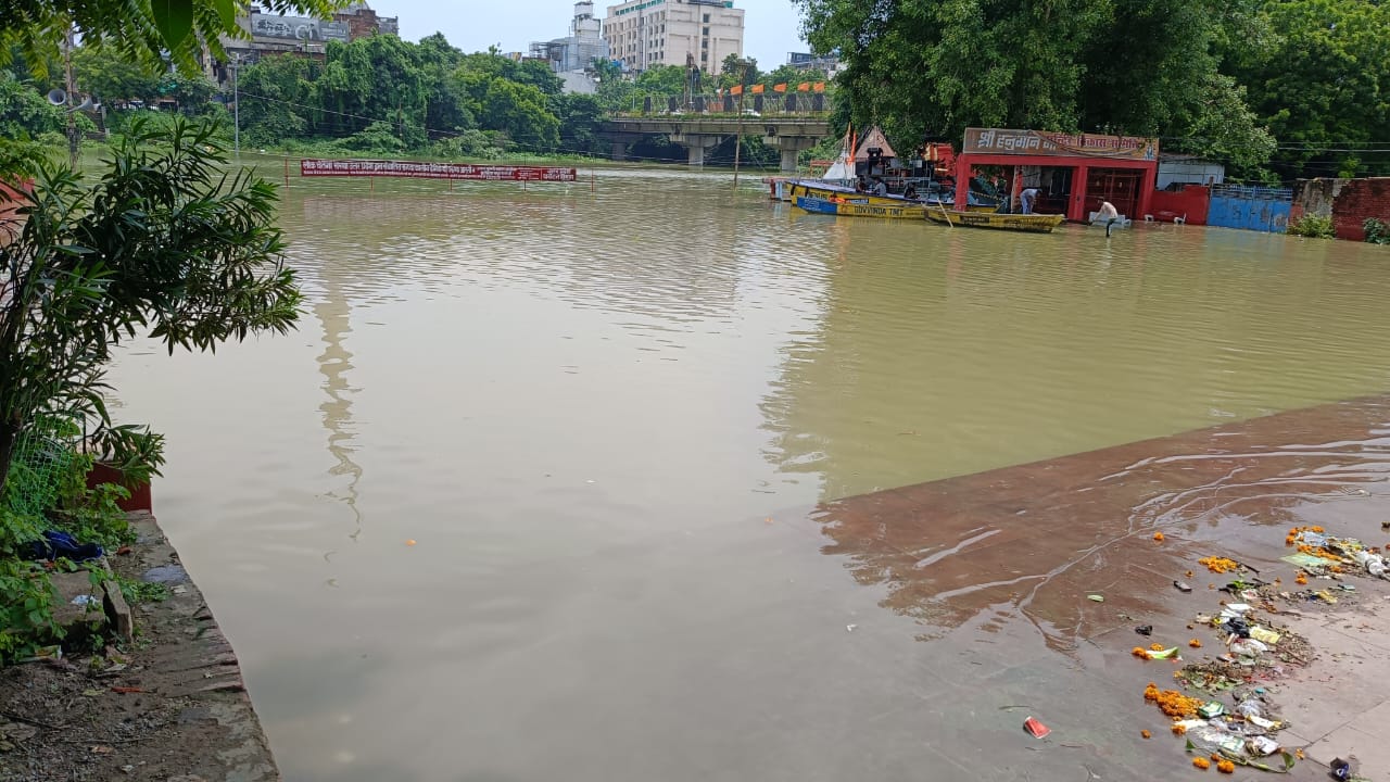 कचहरी वरूणा नदी से शास्त्रीघाट का नजारा