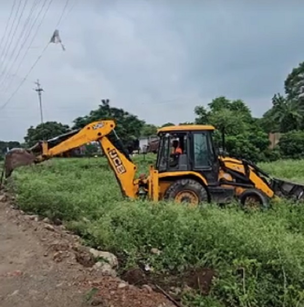 शाजापुर : मुरादपुरा भूमि को शासकीय घोषित कर प्रशासन ने किया कब्जा शाजापुर : मुरादपुरा भूमि को शासकीय घोषित कर प्रशासन ने किया कब्जा