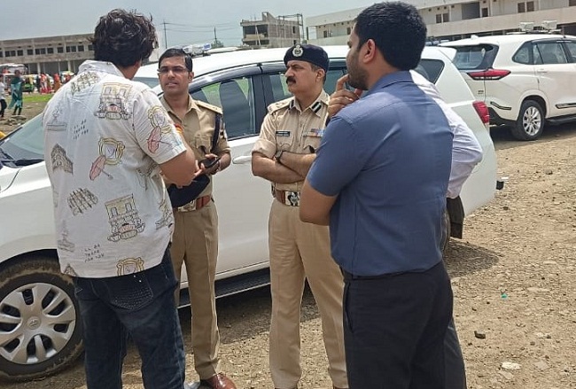 सीहोरः कलेक्टर, डीआईजी तथा एसपी ने कुबेरेश्वर धाम में किया कावड़ यात्रा संबंधी व्यवस्थाओं का निरीक्षण