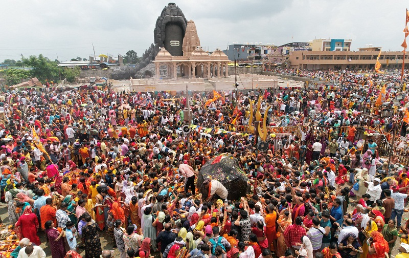 सीहोरः कुबेरेश्वर धाम के कांवड महाकुंभ में पहुंचे लाखों श्रद्धालु सीहोरः कुबेरेश्वर धाम के कांवड महाकुंभ में पहुंचे लाखों श्रद्धालु
