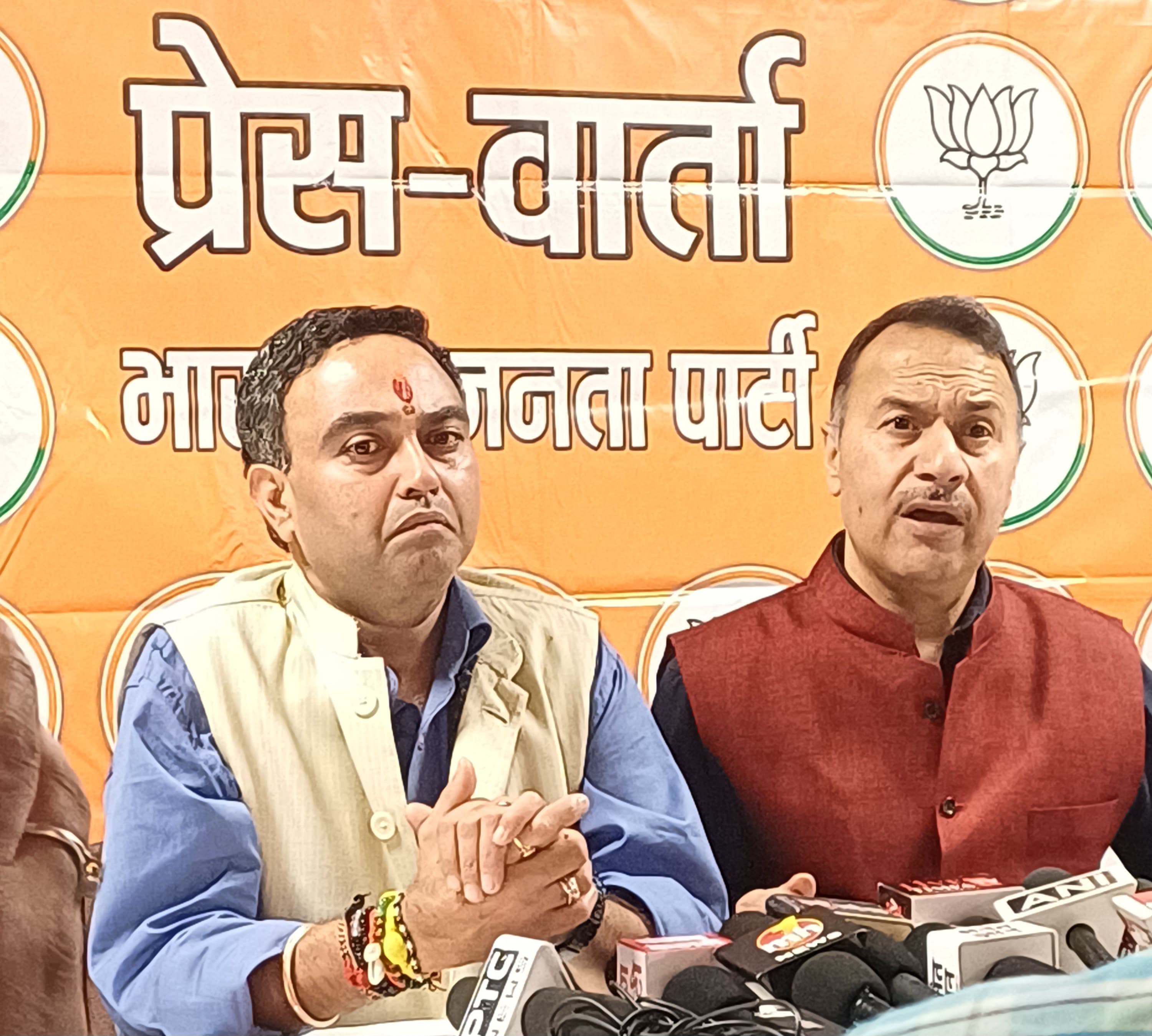 पत्रकार वार्ता को संबोधित करते हुए भाजपा नेता। पत्रकार वार्ता को संबोधित करते हुए भाजपा नेता।