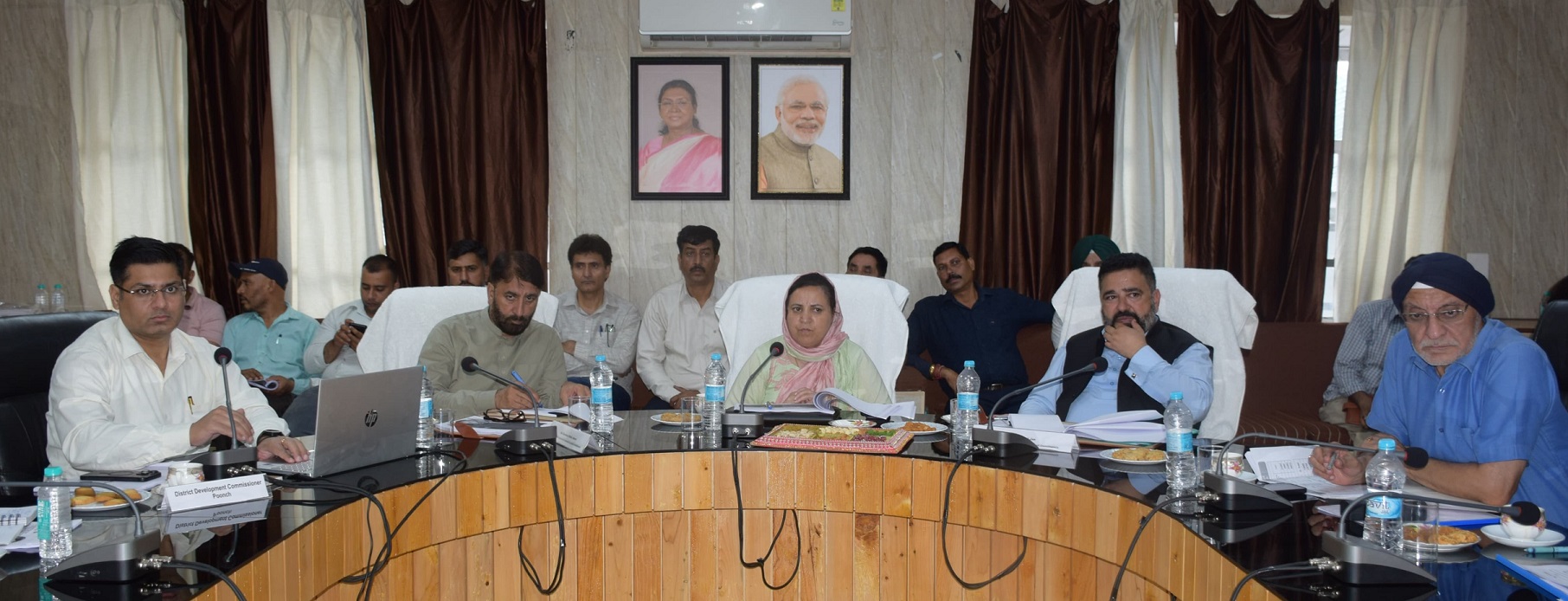 सकीना इत्तू ने पुंछ में स्वास्थ्य, समाज कल्याण और शिक्षा विभागों के कामकाज की समीक्षा की