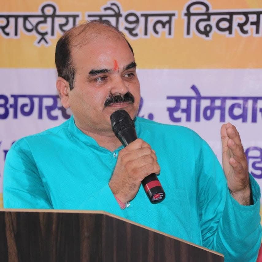 स्वदेशी जागरण मंच के अखिल भारतीय विचार विभाग प्रमुख मुरादाबाद निवासी डॉ राजीव कुमार।