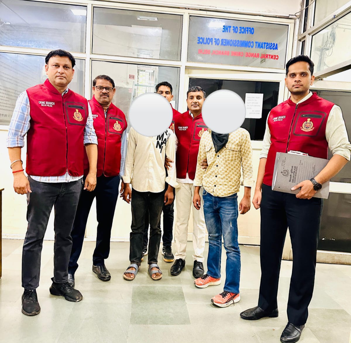 ट्रांसजेंडर की हत्या के मामले में पकड़े गए आरोपितों की फोटो