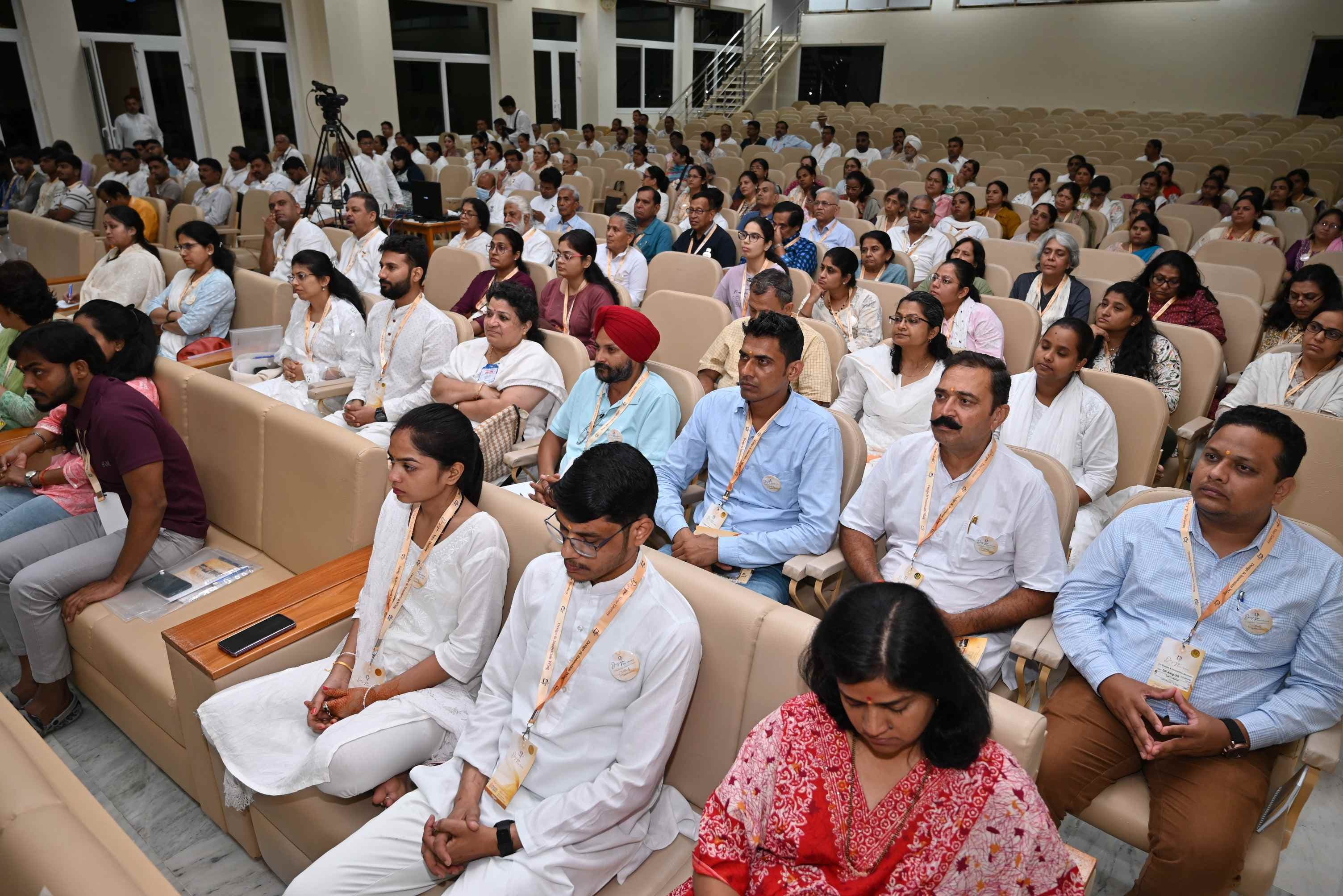 सम्मेलन में मौजूद प्रतिभागी। सम्मेलन में मौजूद प्रतिभागी।