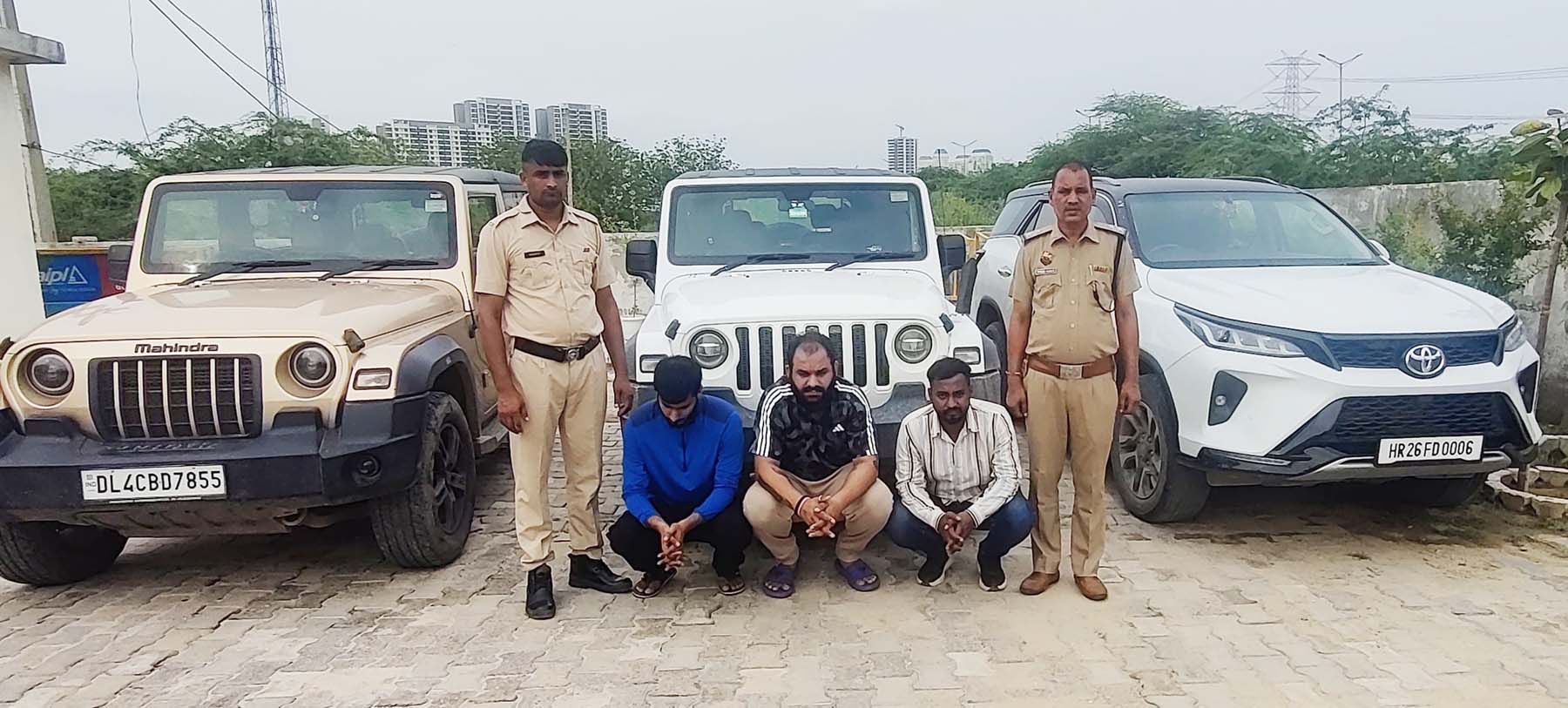 गुरुग्राम के सेक्टर-108 में गाडिय़ों से स्टंटबाजी करने वाले युवक व गाडिय़ां पुलिस हिरासत में। गुरुग्राम के सेक्टर-108 में गाडिय़ों से स्टंटबाजी करने वाले युवक व गाडिय़ां पुलिस हिरासत में।