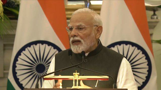 प्रधानमंत्री नरेन्द्र मोदी मंगलवार को संयुक्त सम्मेलन को संबोधित करते हुए