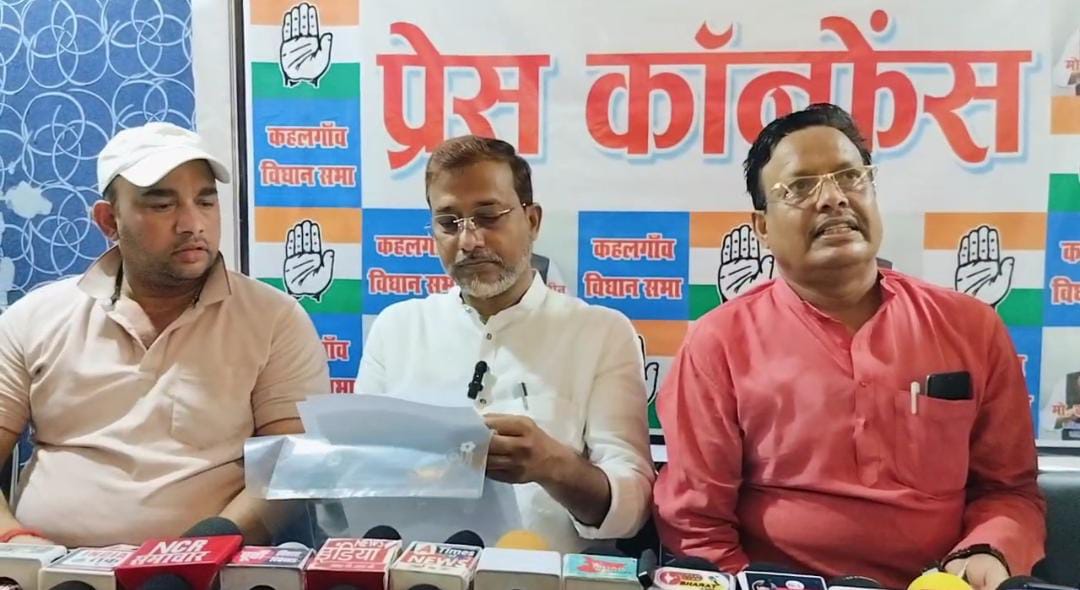 प्रेस वार्ता में मौजूद लोग प्रेस वार्ता में मौजूद लोग