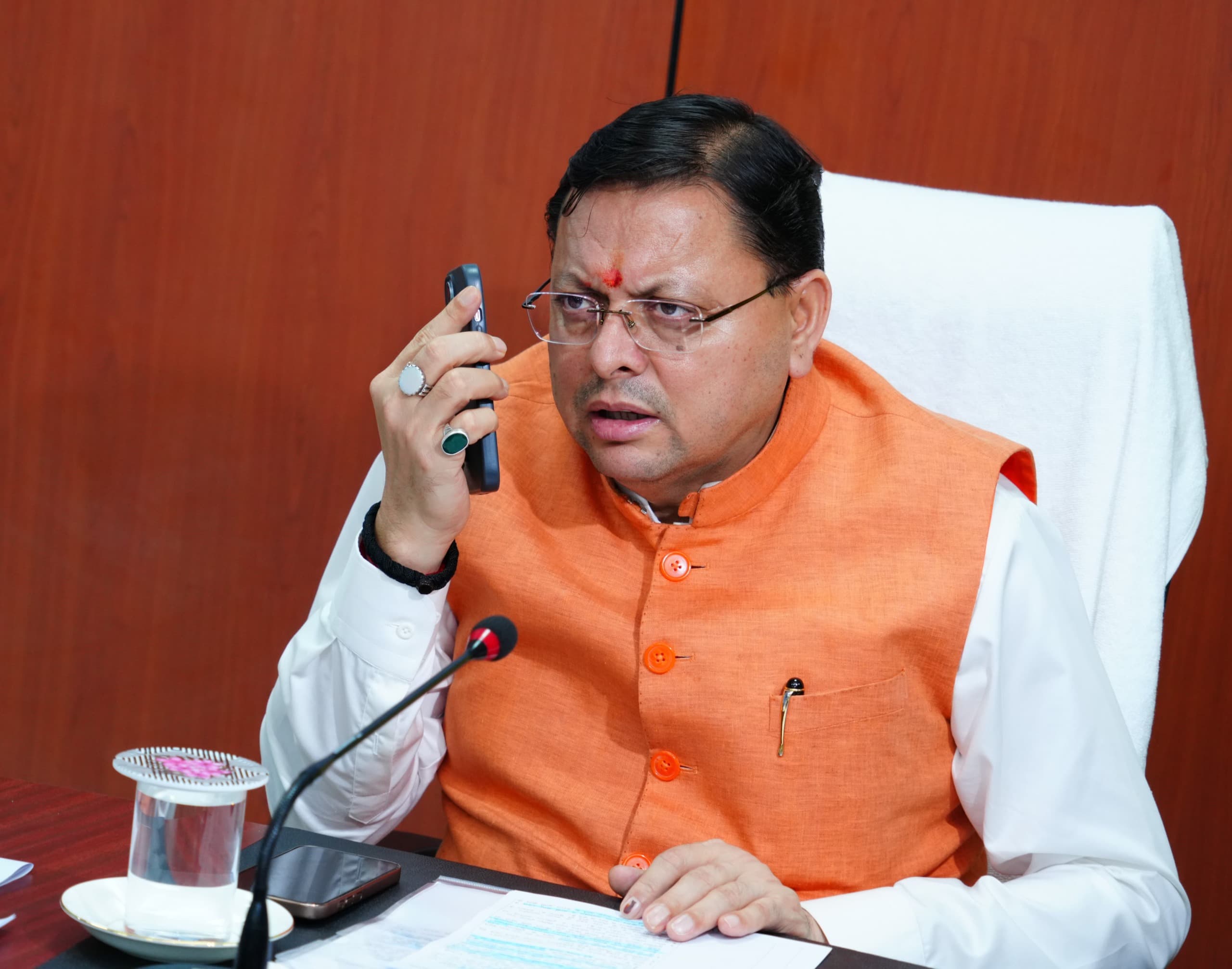 मुख्यमंत्री पुष्कर सिंह धामी देहरादून राज्य आपदा परिचालन केन्द्र में जानकारी लेते। मुख्यमंत्री पुष्कर सिंह धामी देहरादून राज्य आपदा परिचालन केन्द्र में जानकारी लेते।
