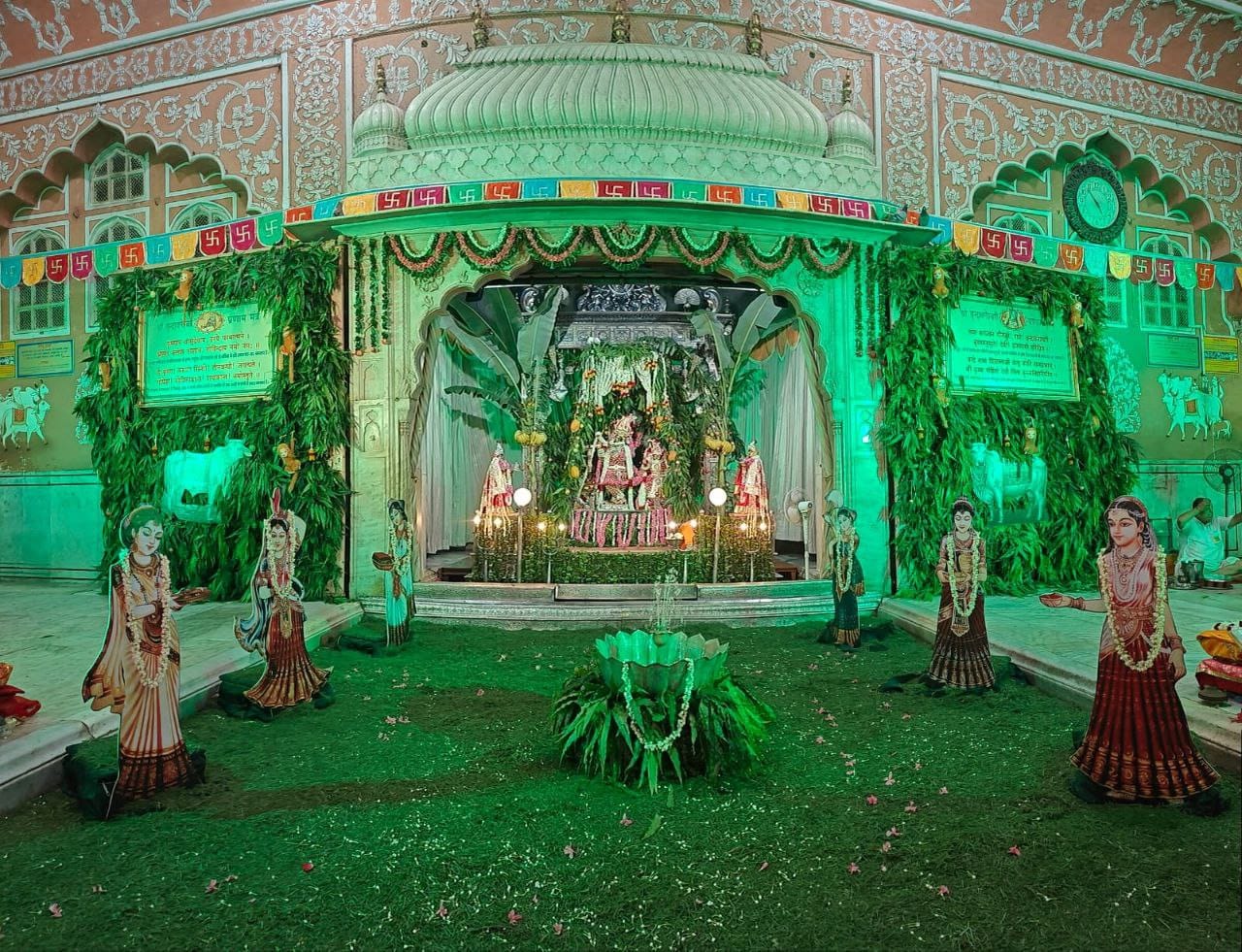 पुत्रदा एकादशी: गोविंद देवजी मंदिर में सजी झूला झांकी