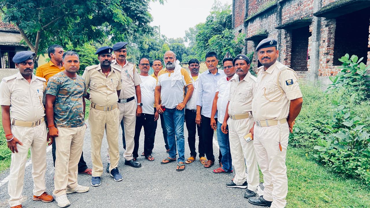 अररिया फोटो:बिहार गृह रक्षा वाहिनी एरिया के संगठन से जुड़े अधिकारी