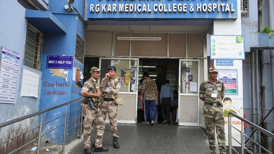 आरजी कर हत्या और दुष्कर्म मामले के बरसी पर कोलकाता पुलिस ने डॉक्टर को भेजा समन आरजी कर हत्या और दुष्कर्म मामले के बरसी पर कोलकाता पुलिस ने डॉक्टर को भेजा समन